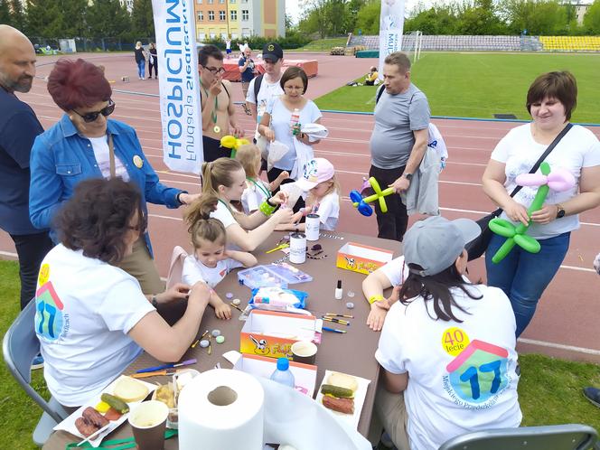 Zobacz uczestników maratonu charytatywnego zorganizowanego przez siedlecką Siedemnastkę