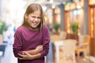 Boli mnie brzuch: jak dziecko może próbować zwrócić na siebie uwagę rodzica? 