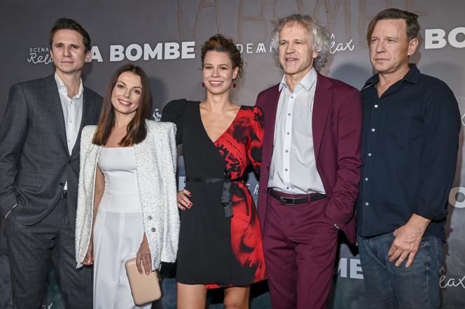 Radosław Pazura, Sambor Czarnota, Katarzyna Glinka, Krystian Wieczorek, Maria Wieczorek na premierze spektaklu "La Bombe"