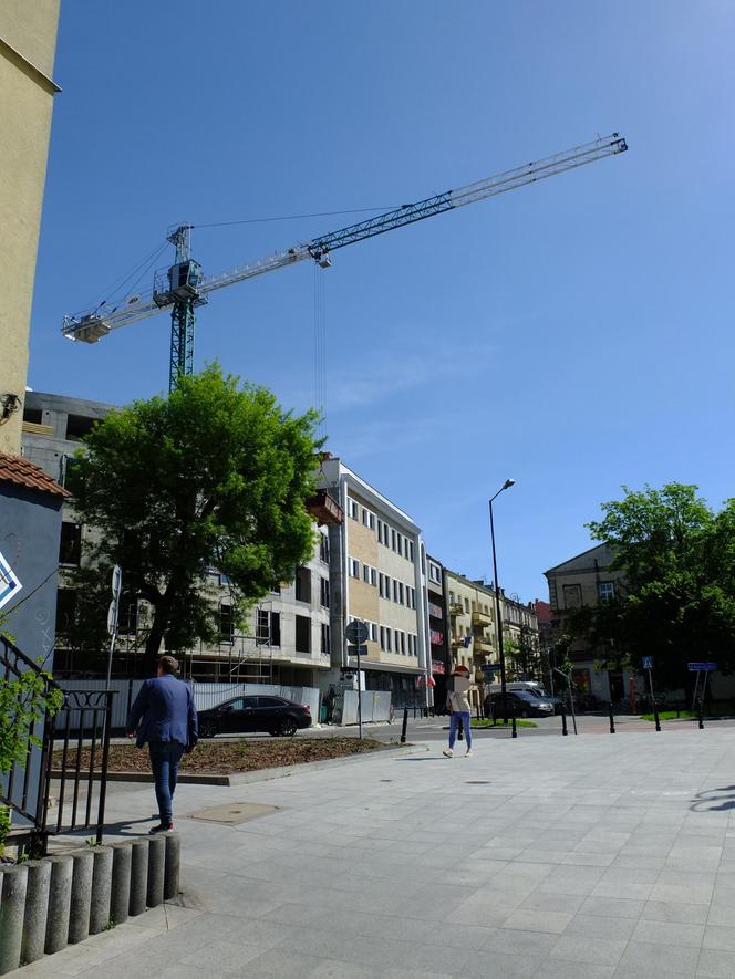 Spider-Man wspiął się na dźwig budowlany. Szokujące sceny w centrum miasta