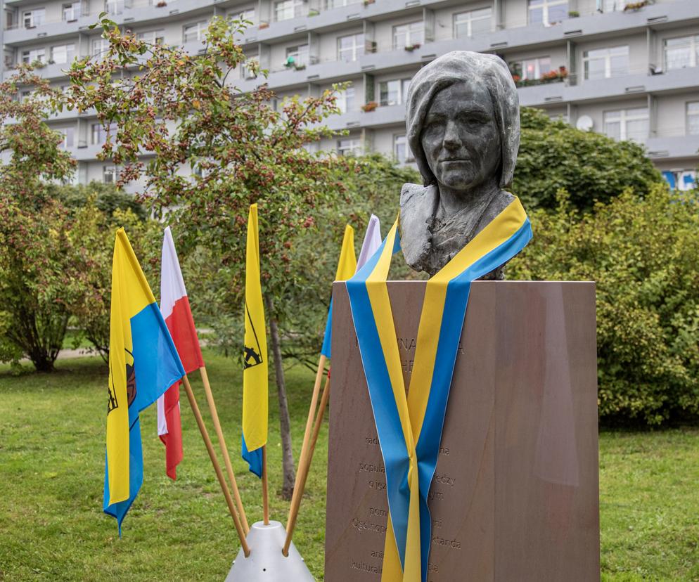 Popiersie Krystyny Bochenek na placu Grunwaldzkim w Katowicach