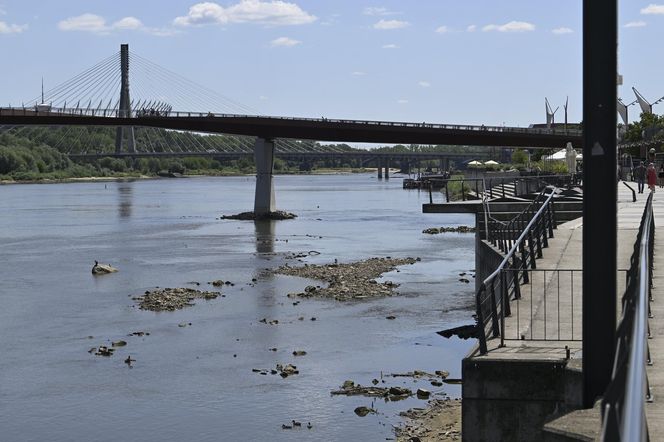 Alarm! Wisła wysycha na naszych oczach. Katastrofalny poziom wody w Warszawie