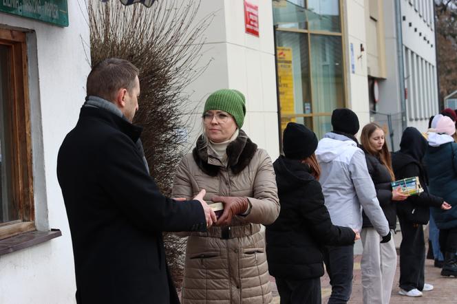 Przeprowadzka biblioteki to koszmar? Nie w Hrubieszowie. Pomogły setki osób