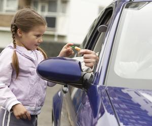 Nie rozmawiaj z nieznajomymi - tę zasadę słyszało każde dziecko. Mama 5 córek: Nie uczę ich tego