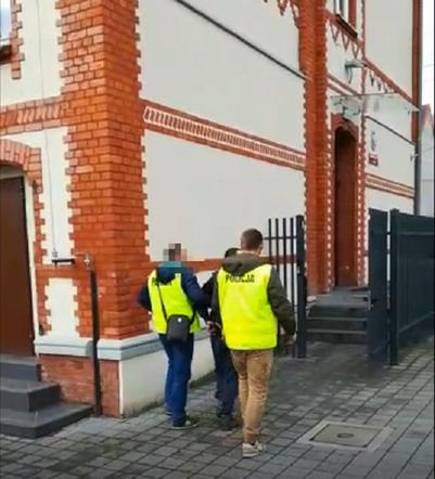 BRUTALNY NAPAD na plebanię w powiecie chełmińskim. Bracia pobili i okradli księdza!