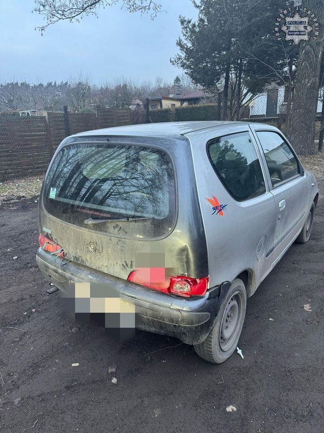 Pijana za kółkiem samochodu z rozbitą lampą w Jastrzębiu-Zdroju. Jednak w miejscu kierunkowskazu była... śruba