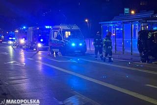 Bardzo poważny wypadek w Krakowie. Zderzenie w okolicy przystanku