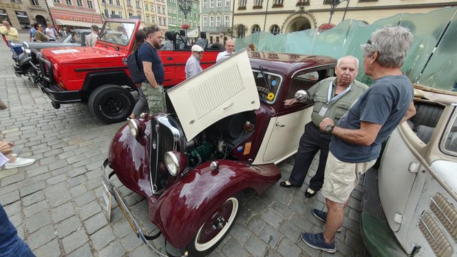 Parada zabytkowych samochodów