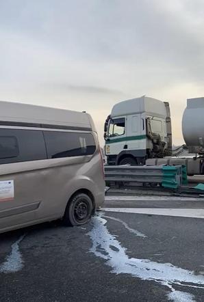 Poważny wypadek na trasie S12 pomiędzy Piaskami a Zamościem. Pięć osób w szpitalu