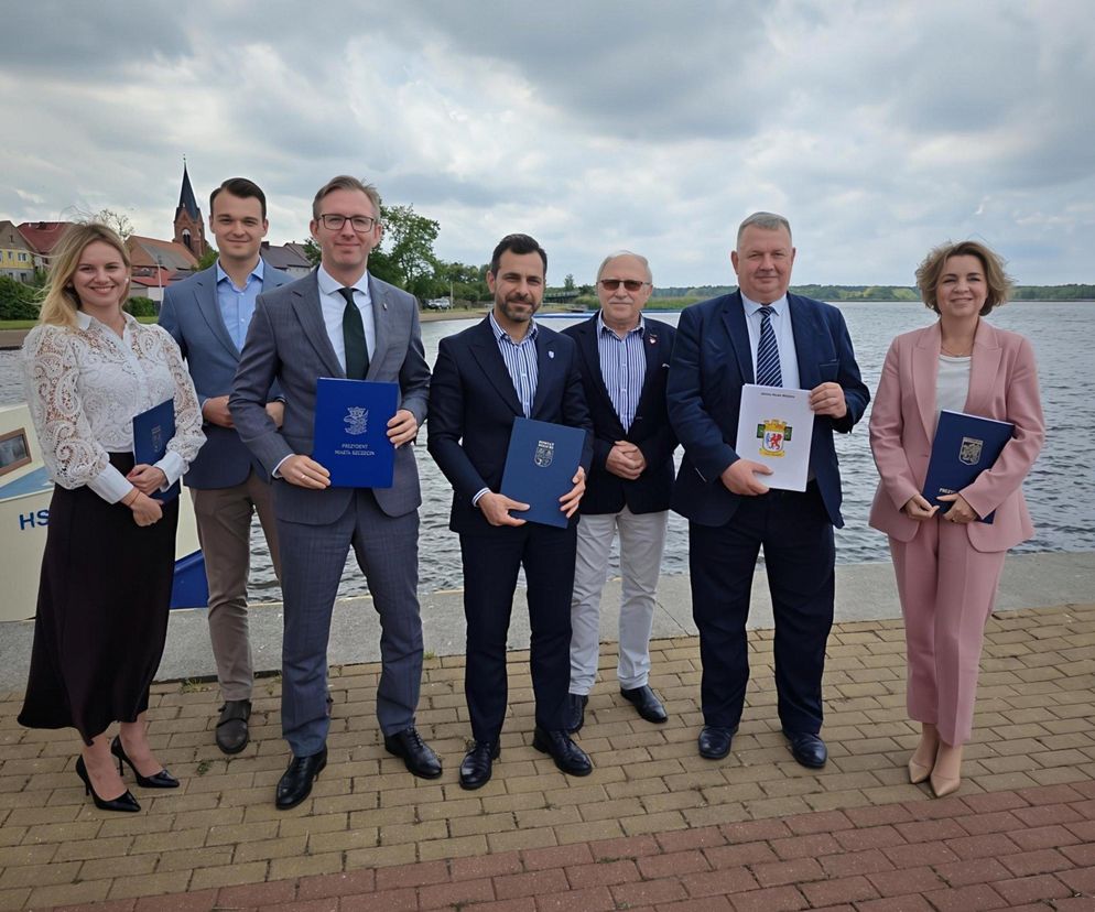Podpisanie umowy w sprawie tramwaju wodnego