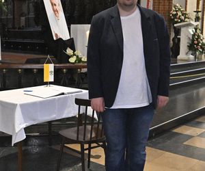 Warszawa żegna papieża Franciszka. Poruszające wpisy w Archikatedrze 