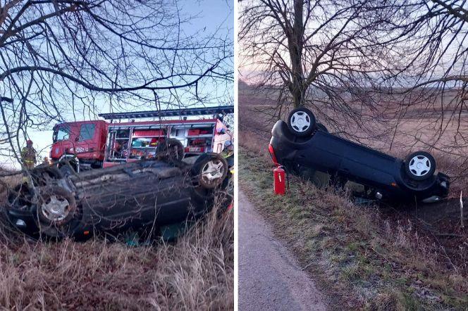 Wypadek w Tałtach. Samochód dachował w rowie. Kierująca trafiła do szpitala [ZDJĘCIA]