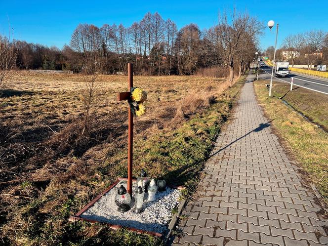 Tragiczny wypadek w Lubieni. Pijak zabił Dominikę i jej nienarodzoną córeczkę. Napis na grobie rozrywa serce