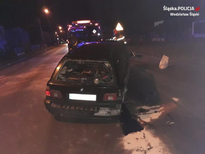 Pijany kierowca BMW złamał wszystkie możliwe przepisy. Ucieczkę przed policją zakończył na płocie