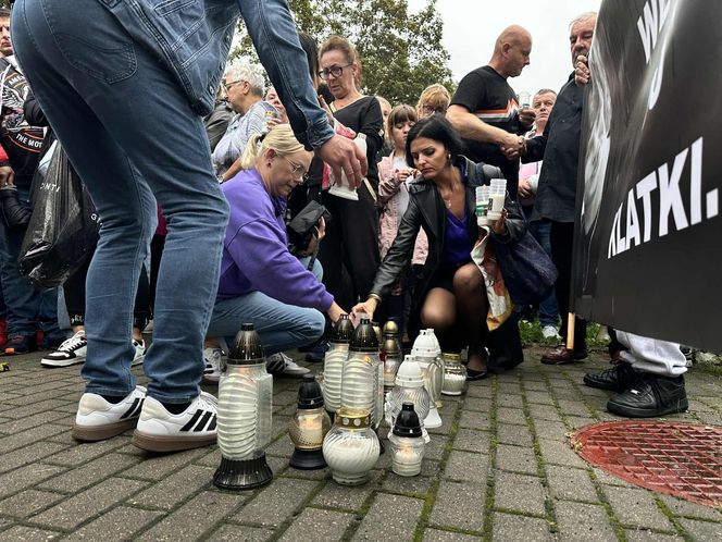 Setki osób upamiętniły Oliwiera. 20-latek zmarł po interwencji policji. "Zabili go jak zwierzę"