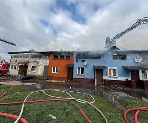 Pożar w Kunowie. Dwie osoby w szpitalu, 19 ewakuowanych. Co się stało?
