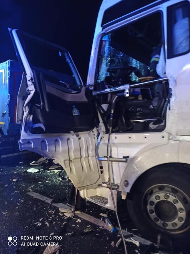 Wypadek na DK91 w Koziegłowach. Doszło do zderzenia aż 4 samochodów ciężarowych. "Gierkówka" zablokowana