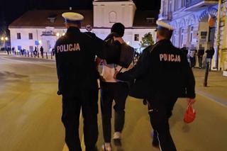 Spider-Man wspiął się na dźwig budowlany. Szokujące sceny w centrum miasta