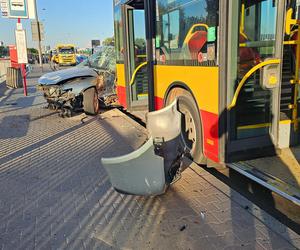 24-latek wbił się w tył autobusu i zmarł. Tragedia w Al. Jerozolimskich w Warszawie