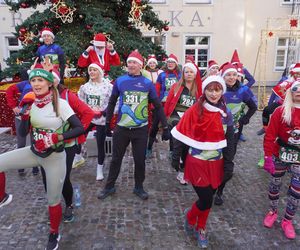 Bieg Mikołajów w Olsztynie. Około 400 osób pobiegło w charytatywnym celu [ZDJĘCIA]