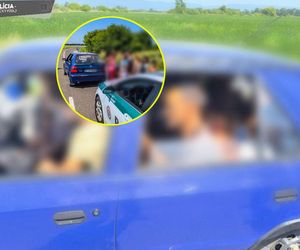 Policjanci zatrzymali Skodę do kontroli. Nie zgadniesz, ile osób było w środku