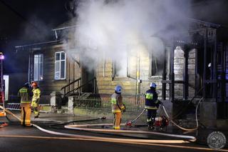 Pożar w Gostyninie. Płonął drewniany dom, w środku krzyczały dzieci!