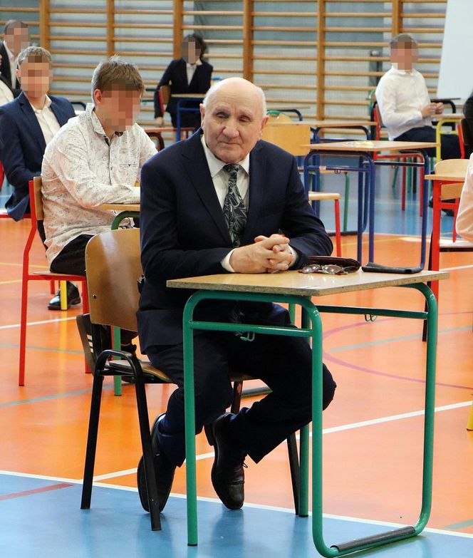 Kalisz. Najstarszy maturzysta w Polsce nie zdał matury. Pan Józef i tak został wyróżniony przez prezydenta Kalisza [ZDJĘCIA]