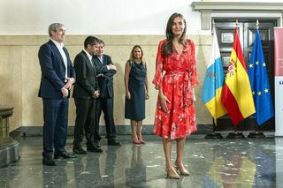 Królowa Letycja inspiruje doskonałym wyczuciem stylu. Oto kilka modowych zasad hiszpańskiej monarchini 