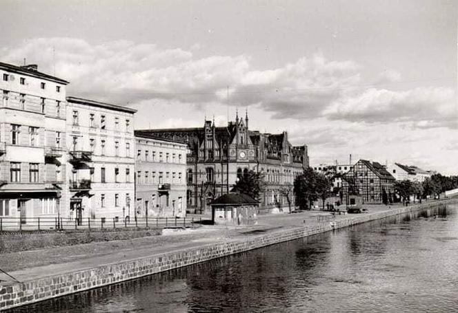 Bydgoszcz na czarno-białych pocztówkach z lat PRL. Niesamowite wspomnienia