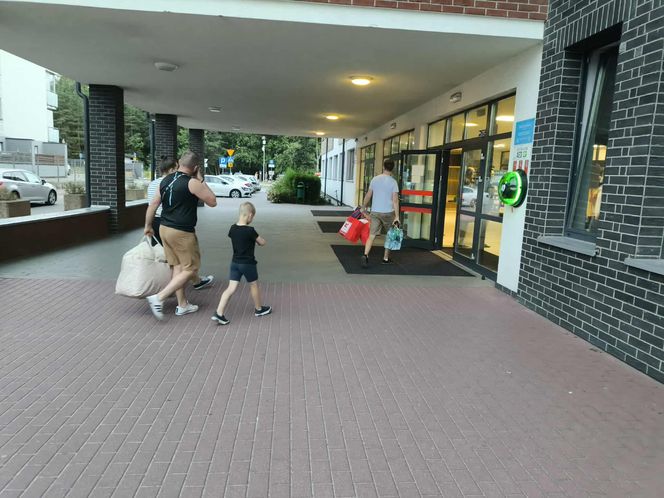 Pożar w Ząbkach. Wielkie poruszenie! Ludzie z całego miasta ruszyli z pomocą 