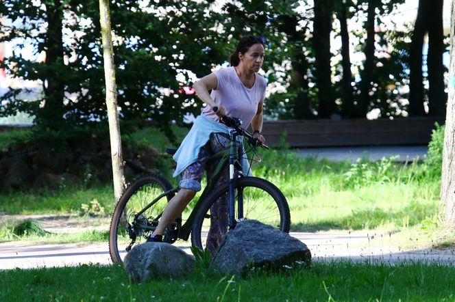 Ewa Drzyzga z mężem na rowerach. "Operacje plastyczne nie są dla mnie!"