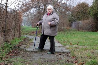 Błoto zamiast czystego chodnika. Straciłam buta w tym bagnie!