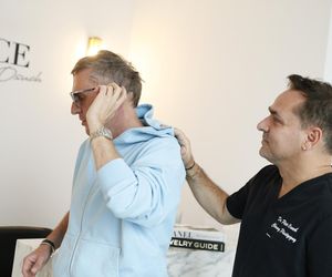 Krzysztof Gojdź przyłapany na wizycie w klinice. Tak wygląda po liftingu twarzy