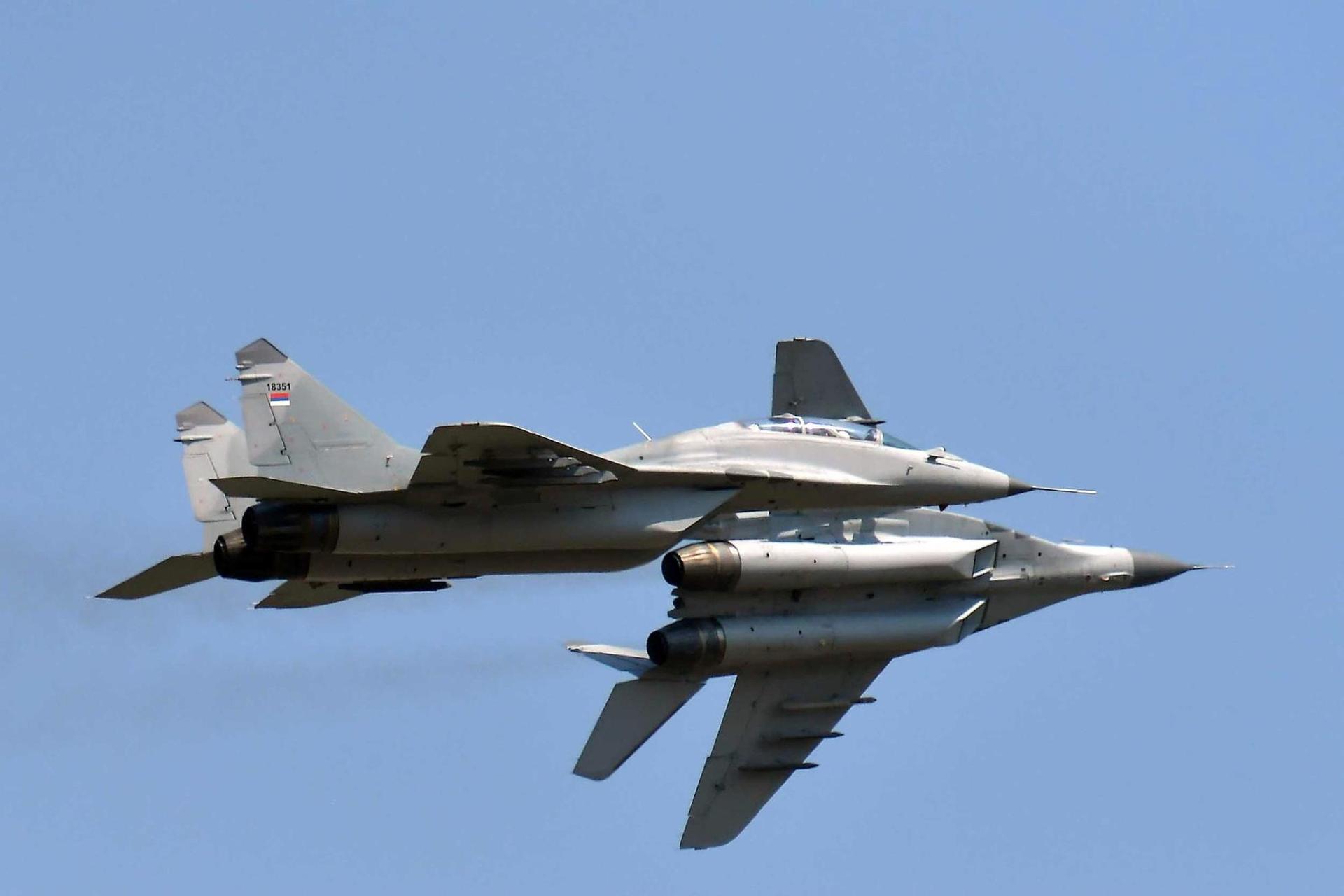 Serbskie samoloty i francuskie Rafale 