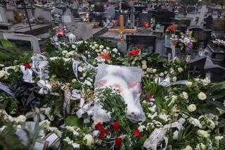 Grób Oliwierka i jego rodziców utonął w morzu kwiatów. Ten widok wyciska łzy