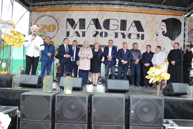 Było spotkanie z modą, muzyką i samochodami z lat 20. w Korczewie. Za nami impreza „Magia lat 20-tych” 2025