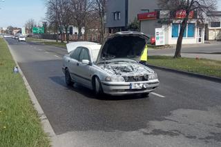 Policjanci z mazowieckiej drogówki uratowali mężczyznę z palącego się auta