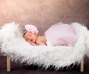 Najpopularniejsze imiona dla chłopców i dziewczynek w 2023 roku. Jest kilka zaskoczeń