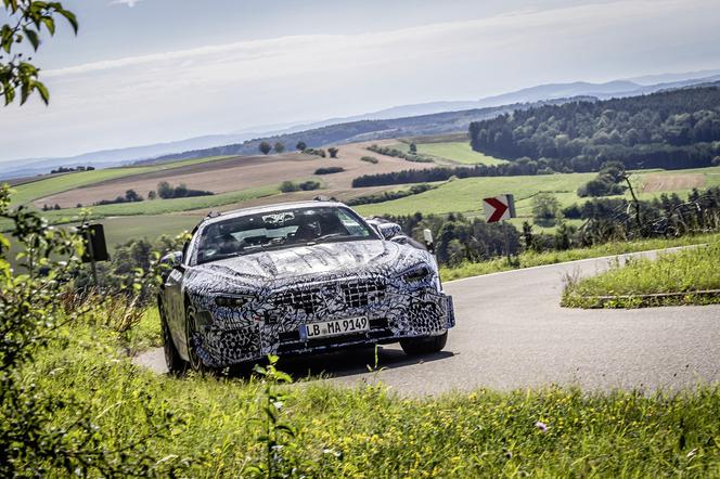 (2022) Mercedes-AMG SL w kamuflażu