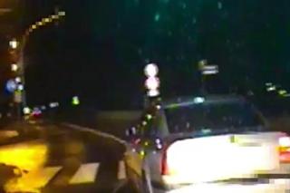 Pościg za pijanym 18-latkiem w Piasecznie. Policjanci staranowali jego auto!