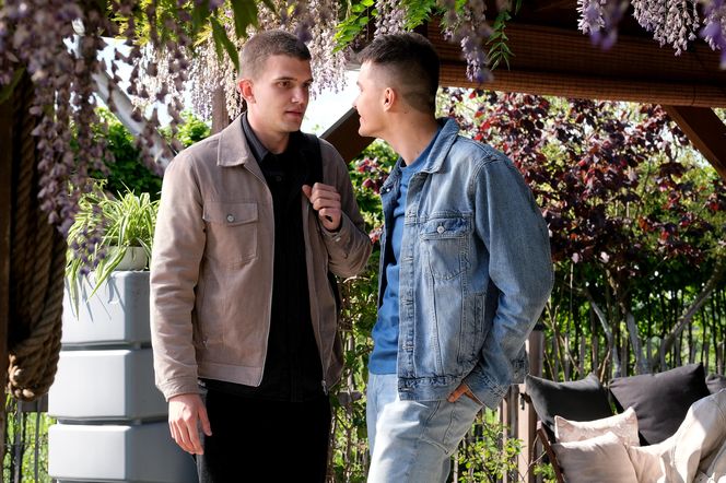 M jak miłość, odcinek 1875. Mateusz (Rafał Kowalski), Janek (Jakub Sirko)