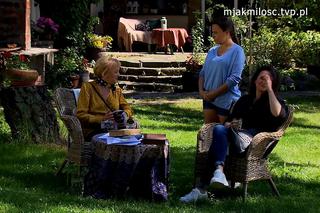 M jak miłość, odc. 1686. Magda (Anna Mucha), Marysia (Małgorzata Pieńkowska), Kisielowa (Małgorzata Rożniatowska)