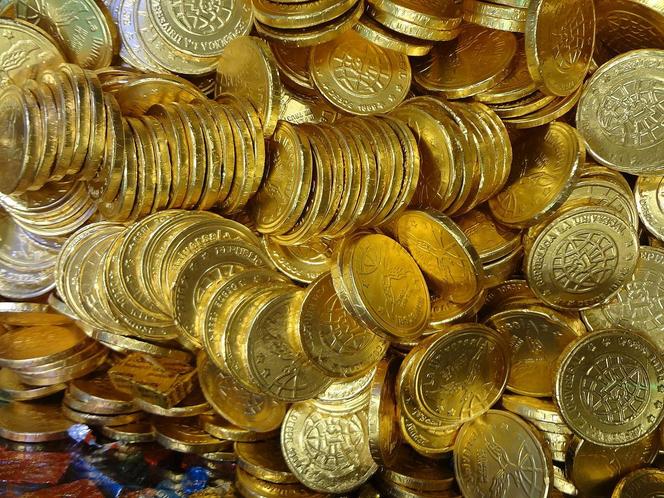 Gdzie w Polsce szukać skarbów? Co można znaleźć i czy to legalne? Wykrywacze metali, złoto i bursztyny