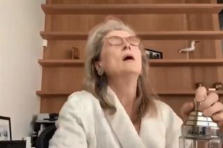 Meryl Streep miesza drinki, pije i śpiewa. Kwarantanna daje się we znaki... [WIDEO]