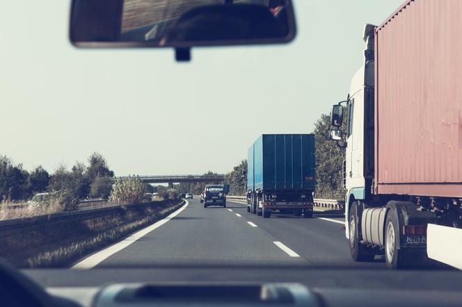 Waga ukryta w jezdni. Sypią się mandaty od ITD za przeciążone samochody!
