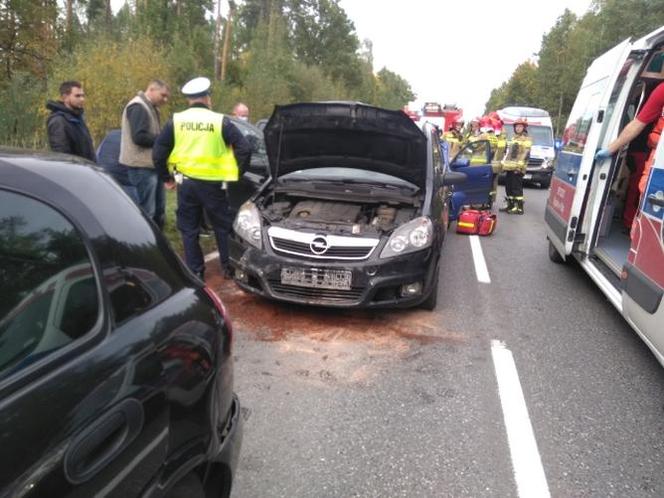 PILNE! Wypadek trzech aut na trasie Starachowice-Tychów Stary