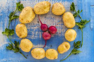 Młode ziemniaki z rzodkiewką duszone w maśle: przepis na wiosenną kolację