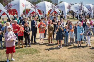 W Bydgoszczy stanął nowy pomnik. Odsłaniali go Magda Umer i Konstanty Przybora 
