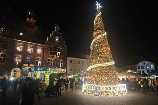 Jarmark świąteczny w Tarnowskich Górach rozpoczęty. Ponad stu rękodzielników zawitało do miasta