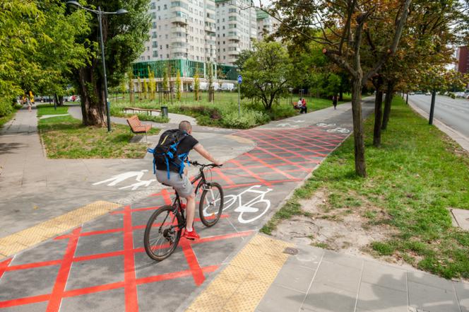 Rowerzyści się wkurzą: Rolkarze i ZDM zabierają im przestrzeń! 